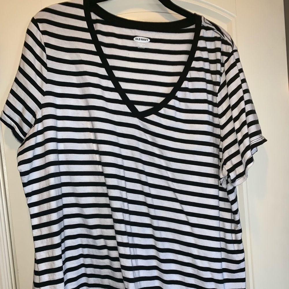 Short sleeve vneck shirt